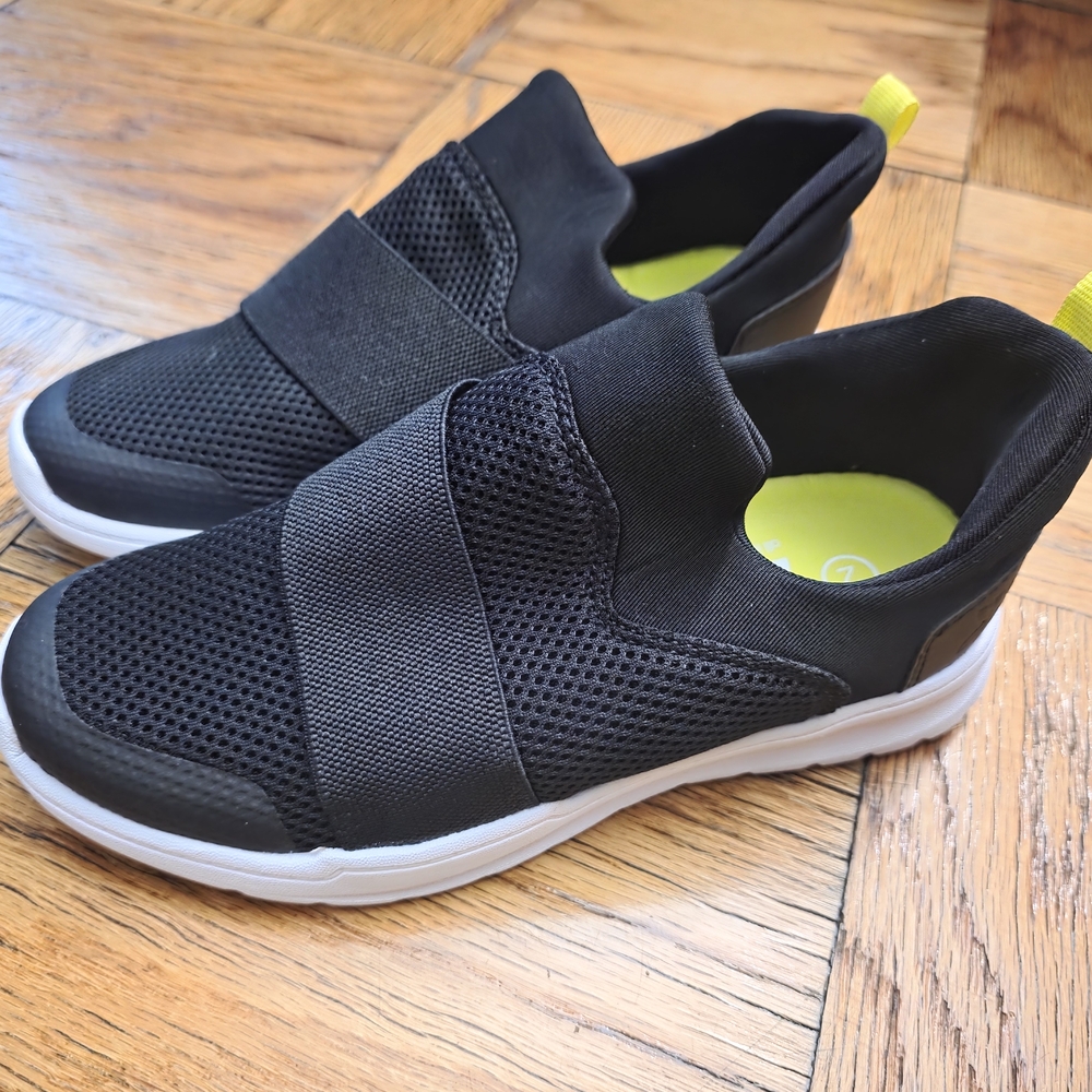 All in Motion Black Hybrid Slip-on Water Sneakers Shoes Sz 2